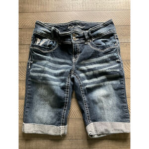 Ariya Jeans Women’s Bermuda Shorts Size 11/12 Dark Wash Denim Cuffed Embroidered